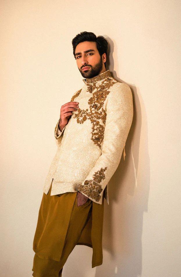 Ivory Gold-Embroidered Waist Jacket Set 2